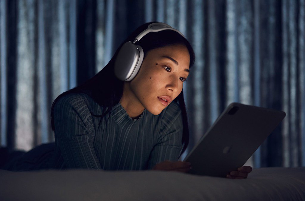 AirPods Max deliver a breakthrough listening experience with Adaptive EQ, Active Noise Cancellati...