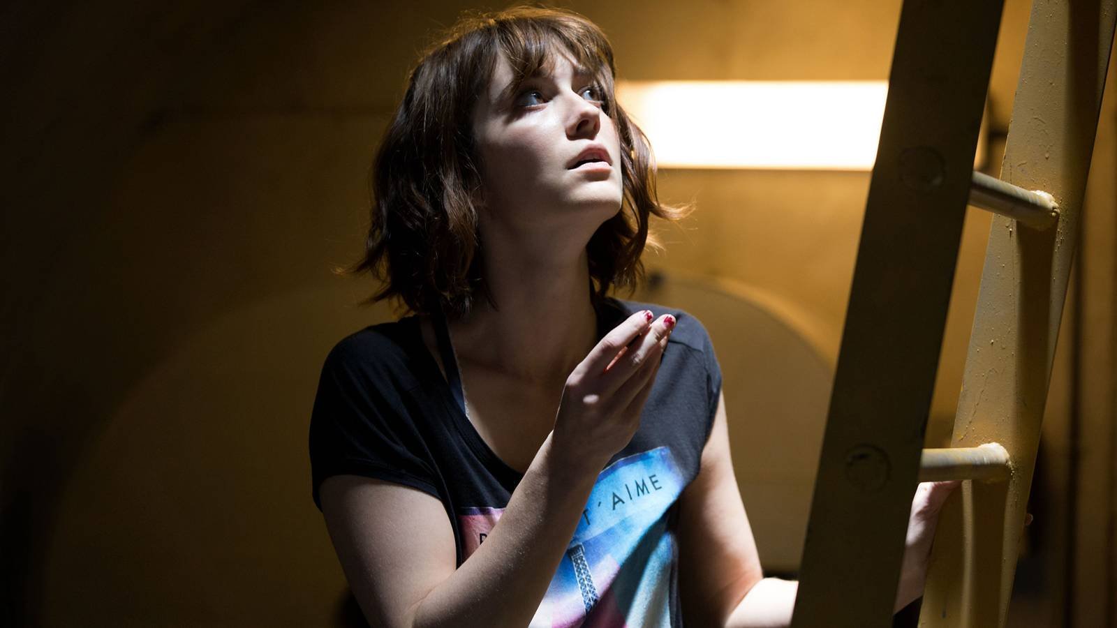 Mary Elizabeth Winstead's Michelle looking worriedly up a ladder in 10 Cloverfield Lane