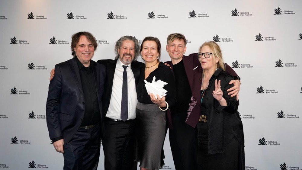 'The Last Resort' team, celebrating its top prize at the 2026 Góteborg Festival
