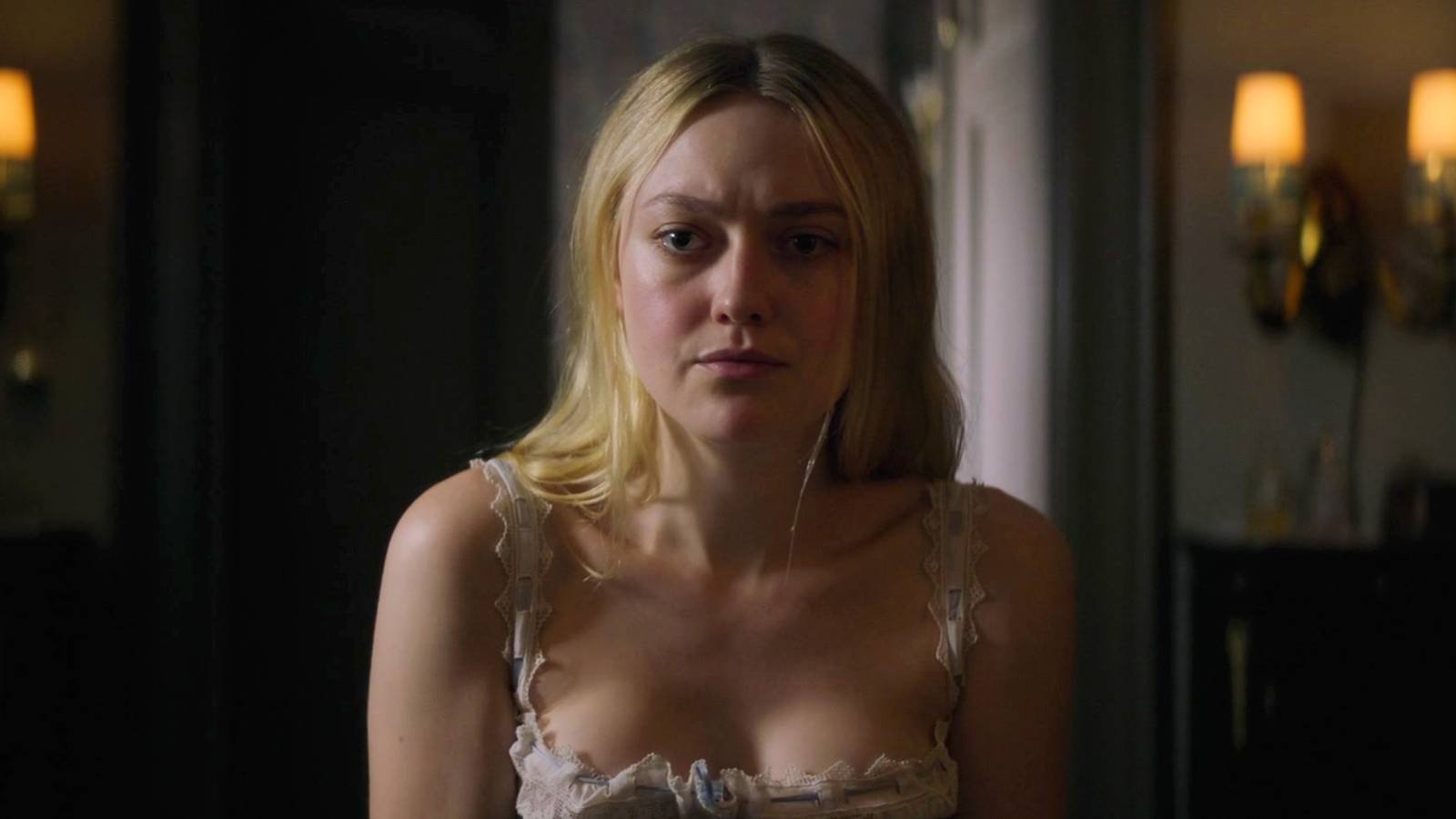 Dakota Fanning with a nightgown in The Alienist