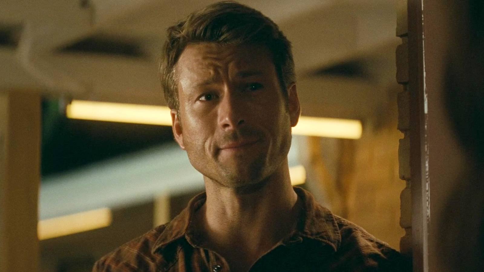 Glen Powell with a pleading look in Twisters