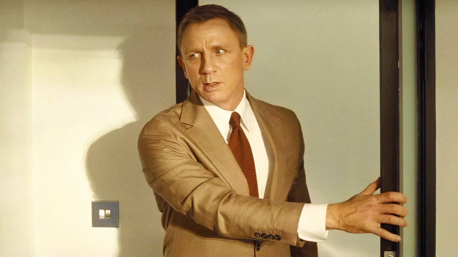 Daniel Craig as James Bond opening the door in Spectre