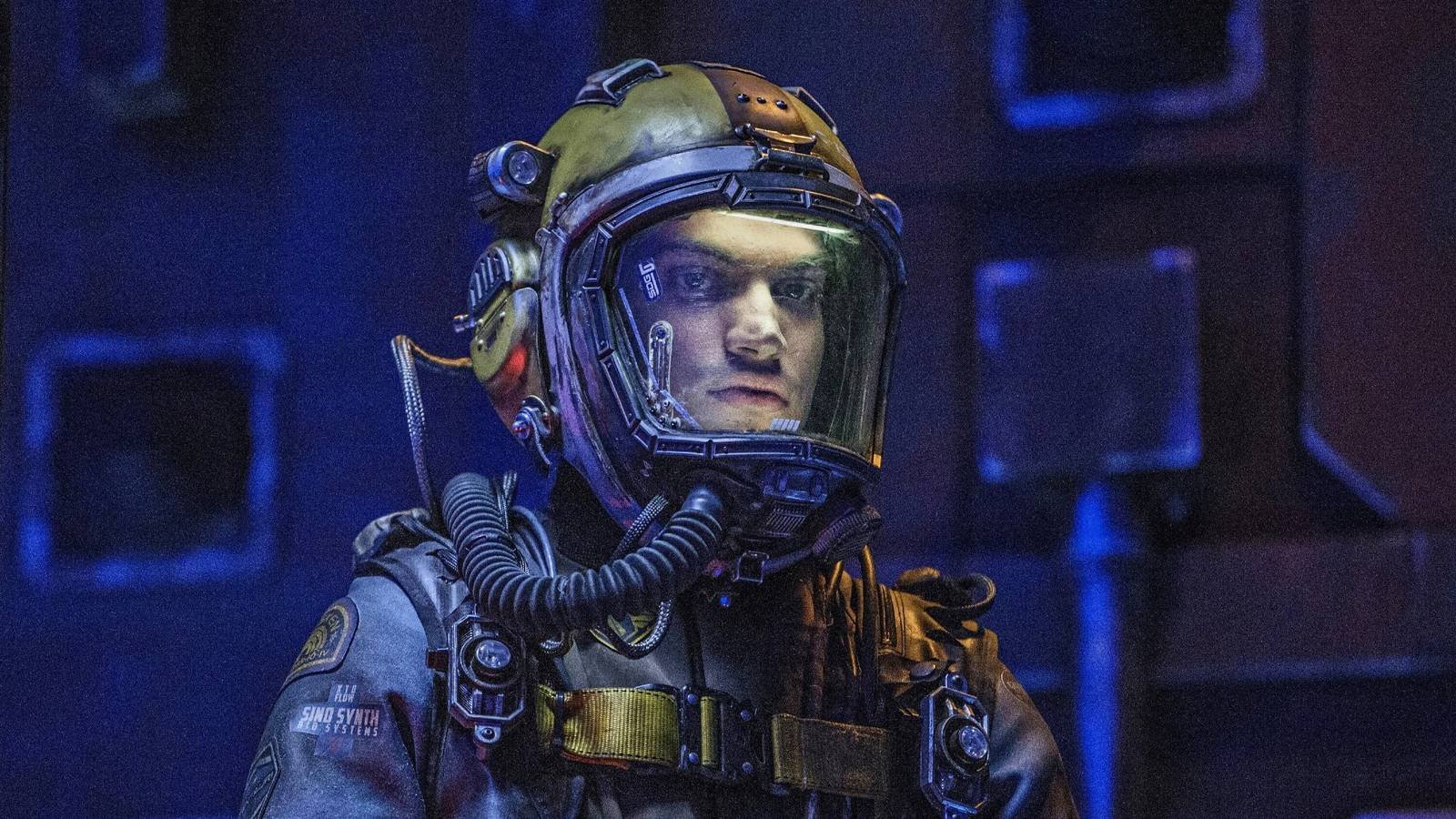 Diogo wears a spacesuit in The Expanse season 2