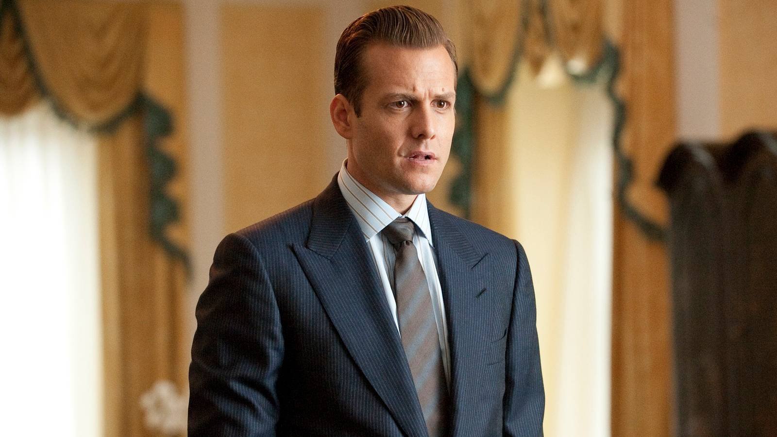 Gabriel Macht as Harvey Specter in Suits season 1, episode 1.
